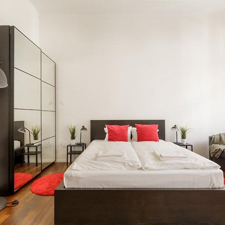Apartamento Red Dot Two - New Unit In The Heart Of Party Town Budapest Exterior foto