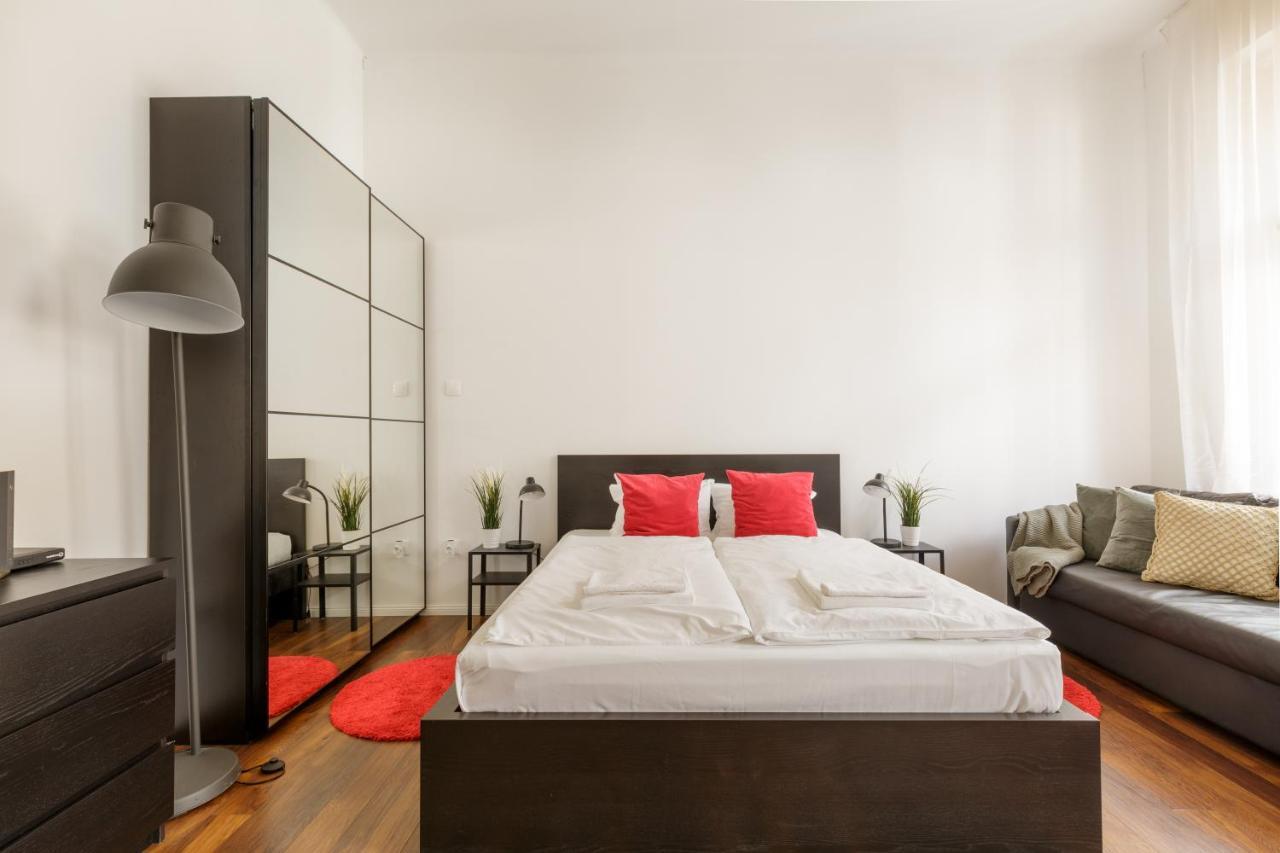 Apartamento Red Dot Two - New Unit In The Heart Of Party Town Budapest Exterior foto