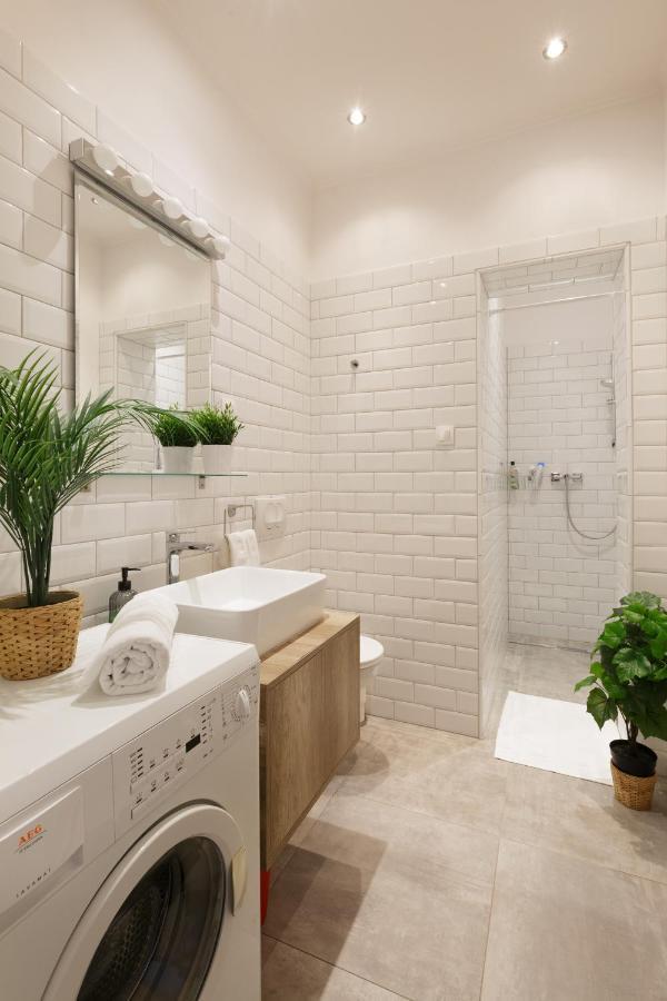 Apartamento Red Dot Two - New Unit In The Heart Of Party Town Budapest Exterior foto