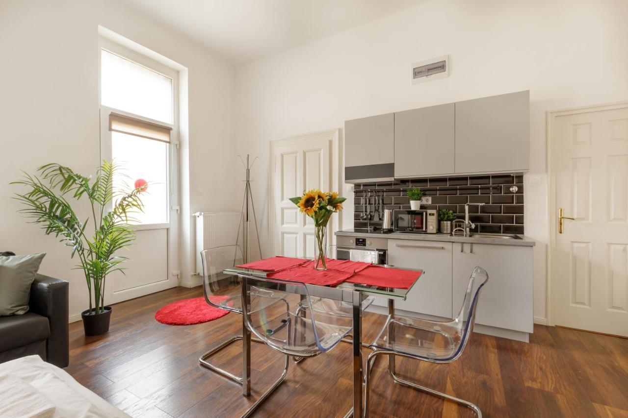 Apartamento Red Dot Two - New Unit In The Heart Of Party Town Budapest Exterior foto