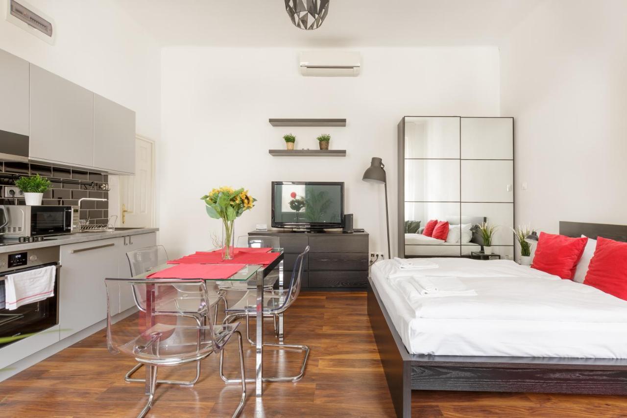Apartamento Red Dot Two - New Unit In The Heart Of Party Town Budapest Exterior foto