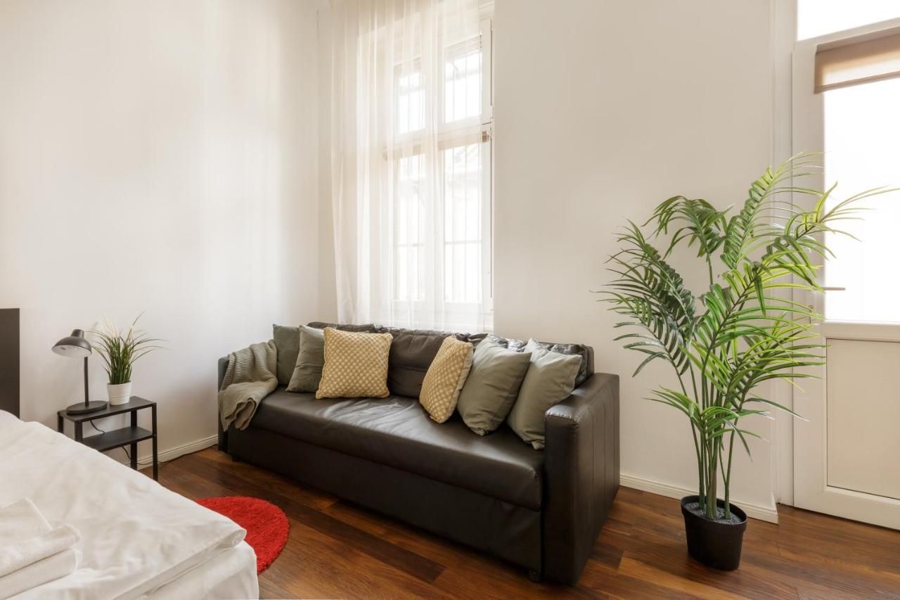 Apartamento Red Dot Two - New Unit In The Heart Of Party Town Budapest Exterior foto